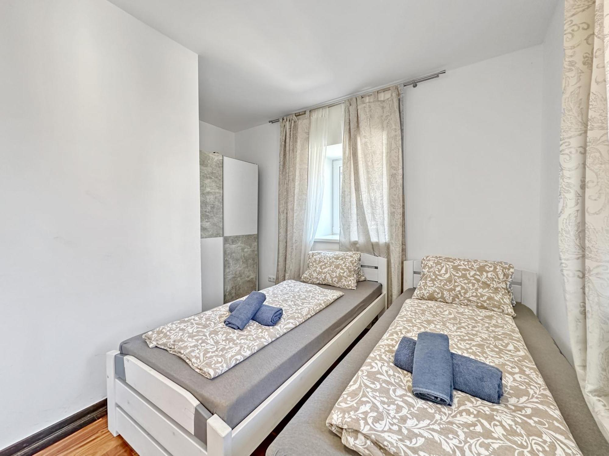 Luxurious In A Quiet Area In Vilă Viena