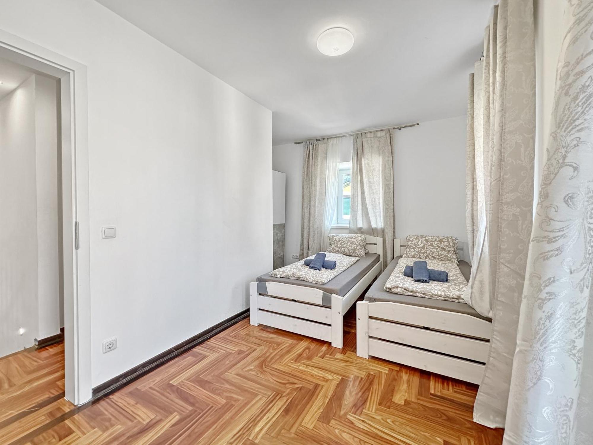 Vilă Luxurious In A Quiet Area In