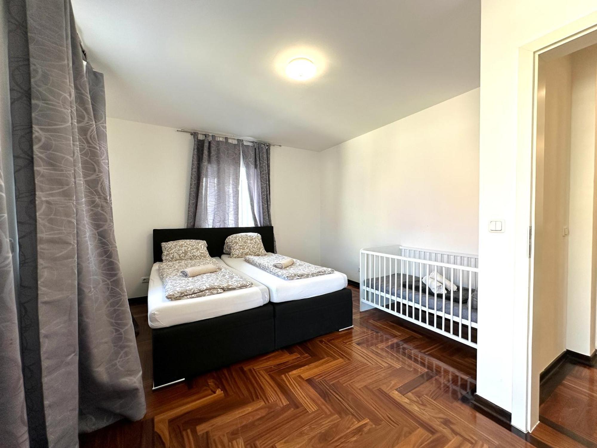 Vilă Luxurious In A Quiet Area In